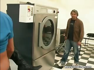 Mature slut got fucked in the laundry part1