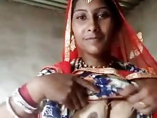 rajasthani bhabhi flashes for bf infront of son