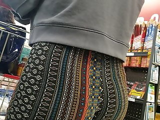 Thick pawg getting last minute Thanksgiving shopping in