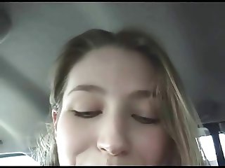 Girlfriend blows her man in the car