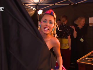 Miley Cyrus Boob Out At MTV Video Awards 2015